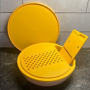 Vintage Tupperware Yellow Grater Bowl with Lid. Grate right into bowl. Exc cond